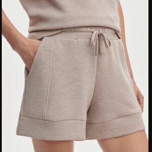 Varley Size M - Atrium High-Rise Short 4.5" - Taupe Marl